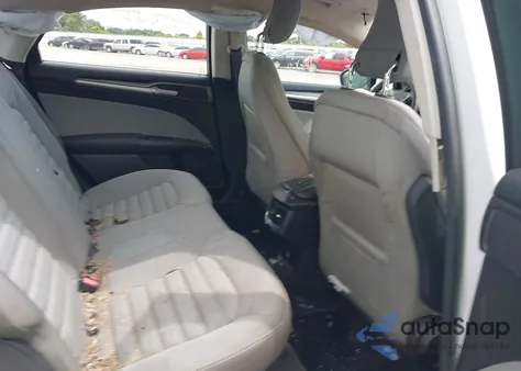 2015 Ford Fusion S z USA, uszkodzony, nr VIN 3FA6P0G75FR146076